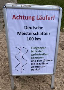 2022-04-09 DM 100 km - Hinweisschild