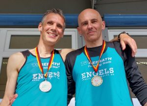 2022-05-07 DM 10000m - Manuel + Johannes - Medaillen 1-1