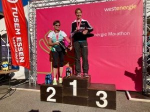 2022-10-09 Essen-Marathon - Siegerehrung Antje 1