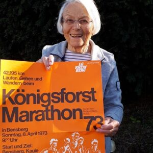 Sonja-Kueppers-mit-Koefo-M-Plakat-1973